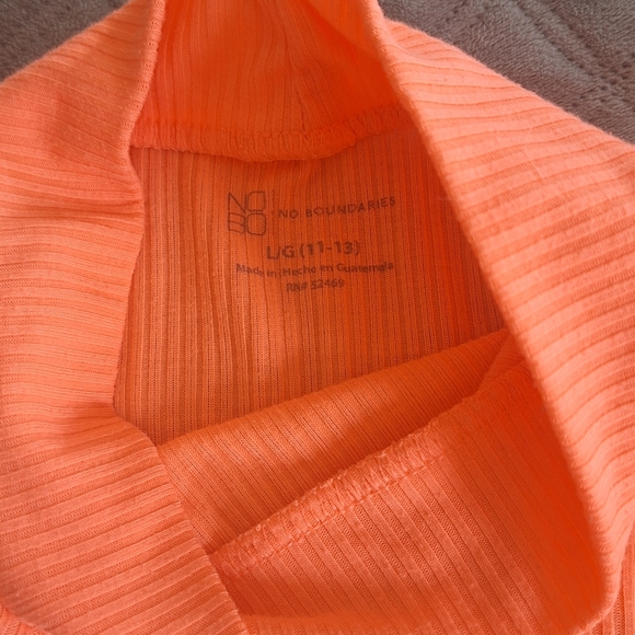 Tops - Picture 7 of 7